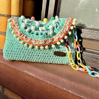 Elevate your summer style with this handmade clutch! ☀️🌴 Perfect for beach days or a night out. #handmade #summerclutch #beachvibes #fashion #accessories 
.
.
.

#handmade
#summerclutch
#beachvibes
#fashion
#accessories
#handmadewithlove
#shopsmall
#supportlocal
#vacationvibes
#summertime